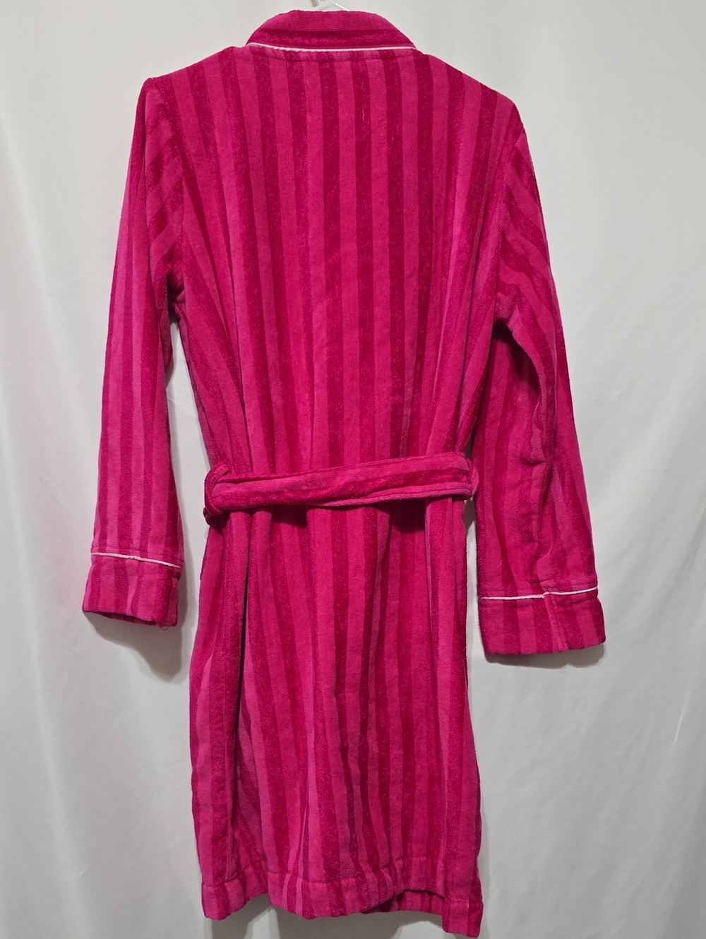 Victoria's Secret Hot Pink Plush Robe Label Detail - Picture 8 of 8